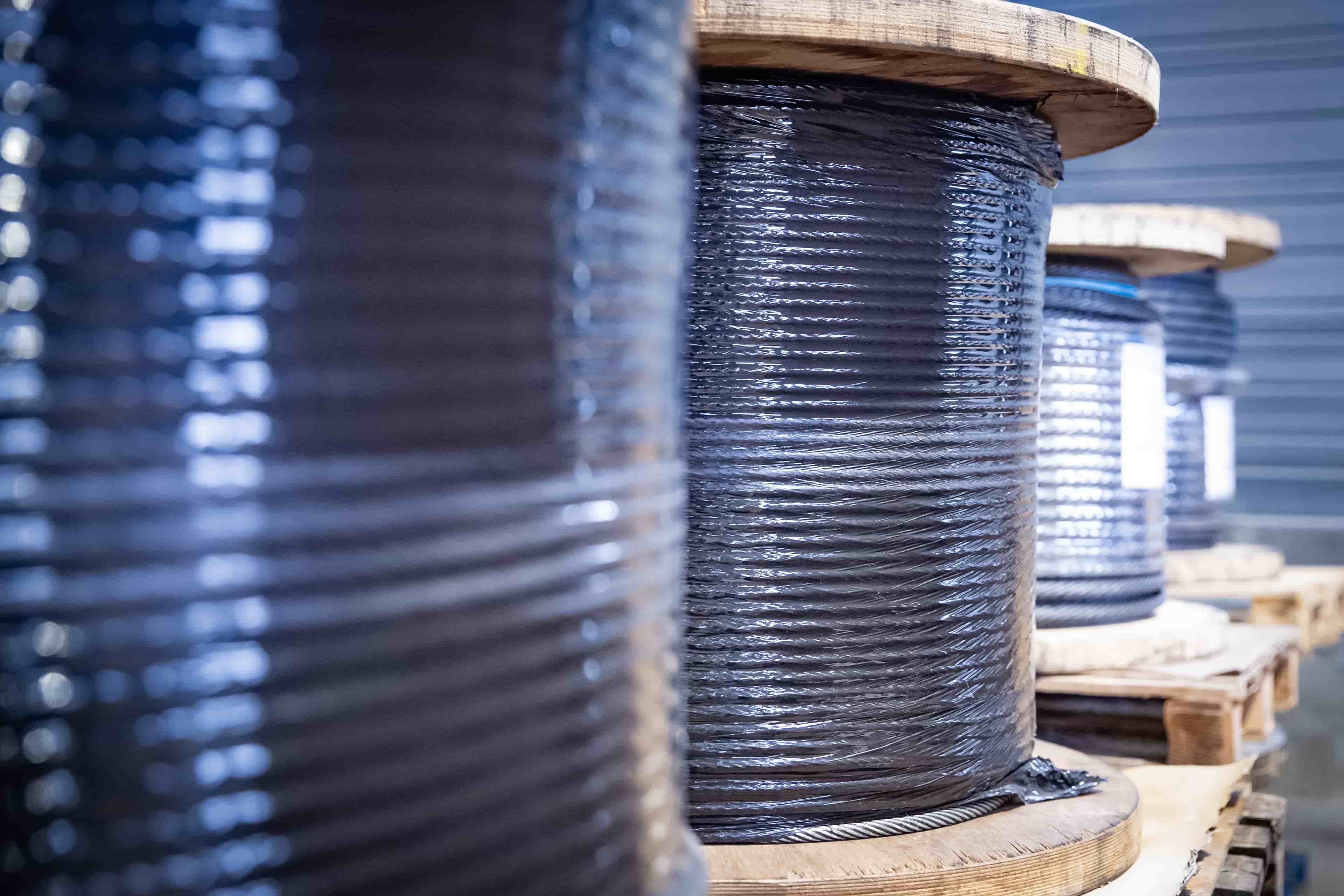 Photo de plusieurs bobines de câbles